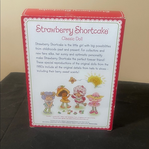 New Strawberry Shortcake Doll 2021 - Picture 2 of 4